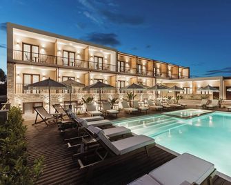 Verano Afytos Hotel - Afytos - Zwembad