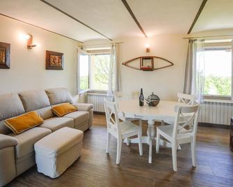 Gorgeous Home In Murazzano With Wifi - Murazzano - Comedor