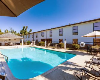 Holiday Inn Express Breaux Bridge/Henderson by IHG - Breaux Bridge - Басейн