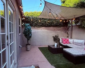 Modern Studio with Private Patio - Culver City - Patio