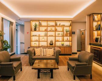 Canada Central & Rooftop - Mexico - Oleskelutila