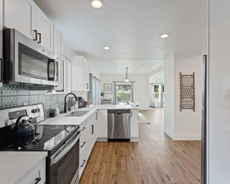 Big House Mins to Dt Big Groups Well Sto - Spokane - Kitchen
