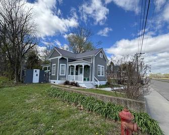Let \'Rubies Rental\' Be your Winter Escape - Sainte Genevieve - Building