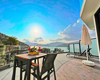Kalkan Beach Park Hotel - Kalkan - Balkón