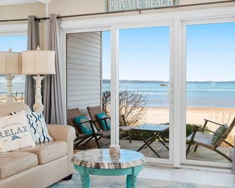 Coastal Serenity 108 Beachfront Condo Near Downtown - Traverse City
