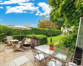 The 1782 Darling House On The Litchfield - Litchfield - Patio