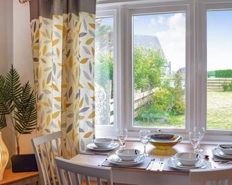 2 bedroom accommodation in Isle of Islay - Isle of Islay - Dining room