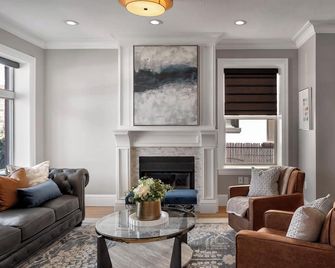 Luxury Downtown Retreat 4br W Hot Tub & Views - 鹽湖城 - 客廳