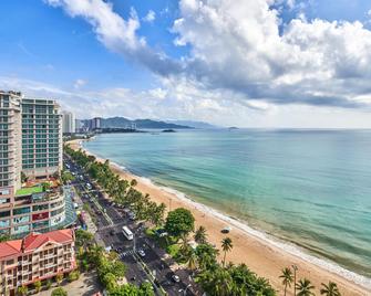 Sheraton Nha Trang Hotel & Spa - נה טראנג - חוף