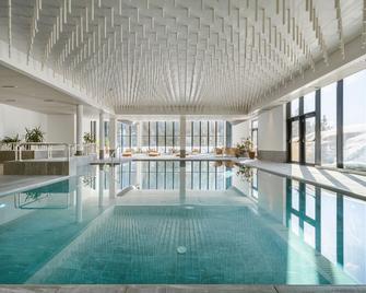 Ambiez Residencehotel - Madonna di Campiglio - Bể bơi