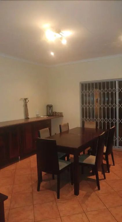 Sharon's Bed and Breakfast - Pilanesberg - Comedor