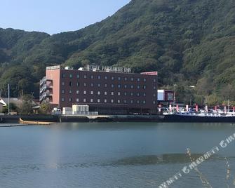 Hotel Paradise Inn Saza Inter - Sasebo - Budova