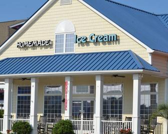Ocean, Icw And Stellar Sunset Views Await You - Ocean Isle Beach - Building