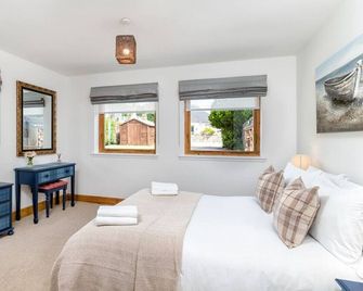 Dormie Cottage, lovely bright and spacious bungalow with wood fire - Ballater - Bedroom