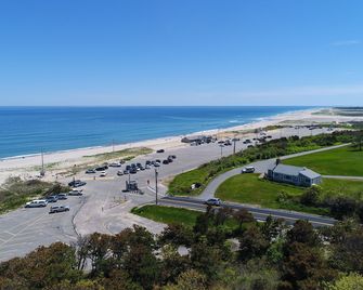 Dreamy Duplex Near Beach with Spacious Patio, Grill, & Outdoor Shower - Orleans - Beach