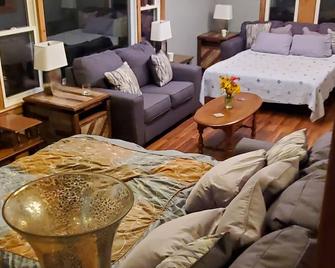 LARGE Open Floor Plan for Your Entertainment with a Short Walk to West Branch Delaware for Water fun and Fishing - Hancock - Bedroom