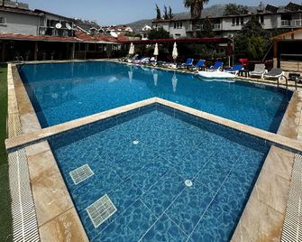 Carmina Hotel - Ölüdeniz - Bể bơi