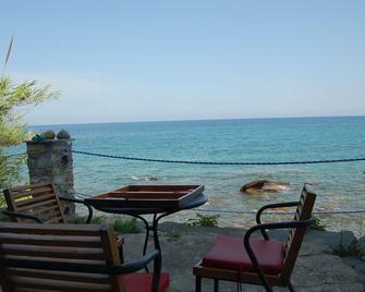 Holidays Like Old Good Times - Ano Polidendri - Playa