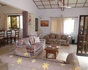 Grand Popo (Benin): Character house with garden, pool and panoramic views - Grand-Popo - Sala de estar
