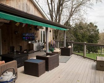 Luxury Estate Home - Triadelphia