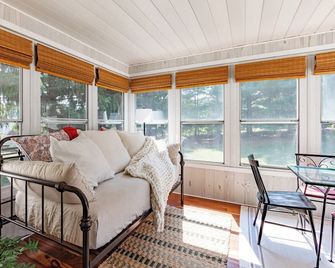 Luxurious, Meticulous, Charming, Beautifully appointed 3bedroom in State College - State College - Living room