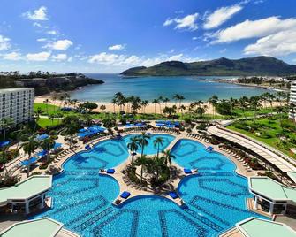 2 Spacious Pool View Rooms! Beachfront Property w/ Outdoor Pool, Airport Shuttle - Lihue - Zwembad