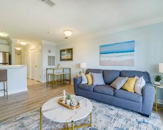 North Topsail Beach Vacation Rental with Pool Access - North Topsail Beach - Living room