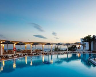 Kavuras Village Hotel & Suites - Stelida - Balkón