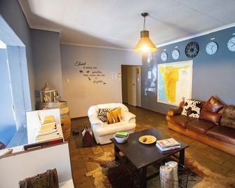 Kate's Nest Guesthouse - Windhoek - Huiskamer