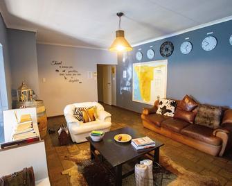 Kate's Nest Guesthouse & Backpackers - ווינדהוק - סלון