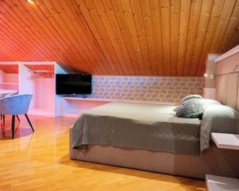 Sabina olive green vacation home with padel court and pool - Fara in Sabina - Bedroom