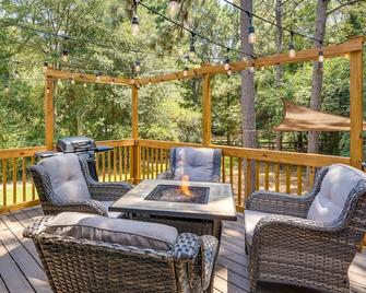 Southern Pines Vacation Rental with Deck and Grill! - Southern Pines - Balcony