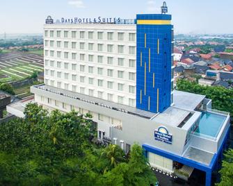 Days Hotel & Suites by Wyndham Jakarta Airport - Kota Tangerang - Bangunan