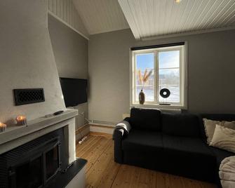 Stuga i centrala Älvdalen - Älvdalen - Sala de estar