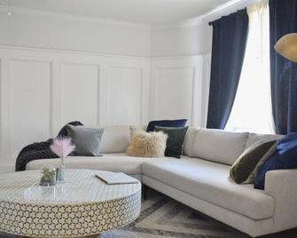 Park-Like, Family Friendly Home - Walk to Parks and Shops - Only 25 min to NYC - Montclair - Living room
