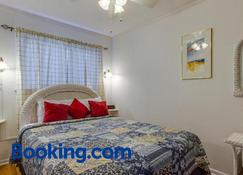 Sea Cabin 228 B by RedAwning - Isle of Palms - Slaapkamer