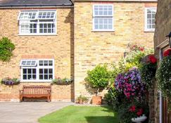 Pinfield Boutique Hotel - Slough - Edifício