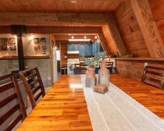 The Rustic Blue Cabin surrounded by Aspen Trees - Thayne - Salle à manger