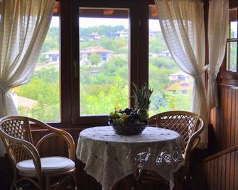 Hotel Izvora - Garden Retreat - Veliko Tarnovo - Spisesal