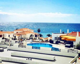 Luxurious apartment with fantastic ocean view, directly on the beach - Adeje - Uima-allas