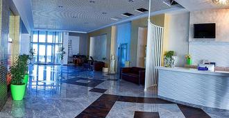 Royal Lime Hotel - Khabarovsk - Receptionist