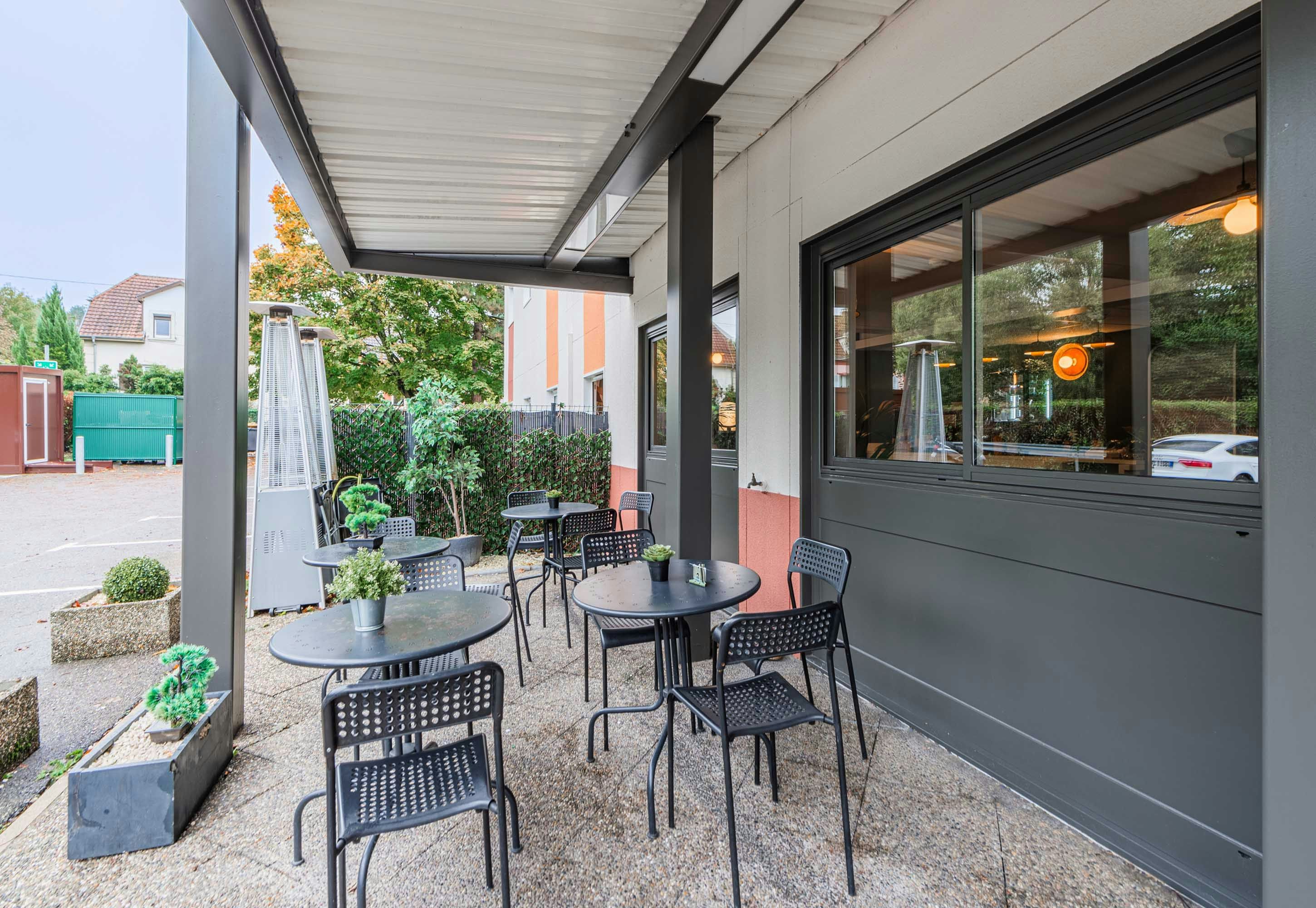 B&B HOTEL Mulhouse Dornach - מולהאוס - פטיו