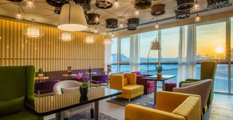 Park Inn by Radisson Dubai Motor City - Dubái - Lounge