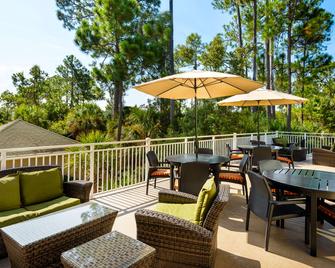 Hilton Garden Inn Hilton Head - הילטון הד איילנד - פטיו