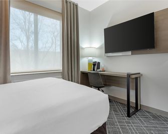 Comfort Inn - Staten Island - Bedroom