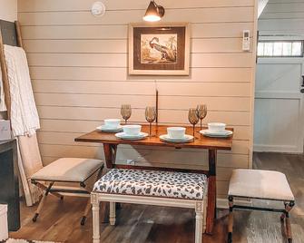 Whistling Acres Villa 2, Luxury 1br Near Tn River - Camden - Dining room