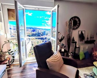 Apartment 50m2 - Large Double Bed In A Double Room - 奧米沙利 - 客廳