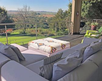 Hills And Dales Accommodation - Lanseria - Balcón