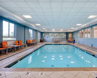 Holiday Inn Express & Suites Indianapolis South – Greenwood by IHG - Greenwood - Zwembad