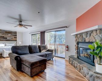 Three-story townhome with stunning Lake Tahoe view, 2 fireplaces & 2 balconies - Incline Village - Living room